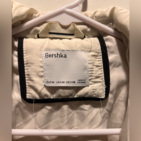bershka white jacket quilted preloved size medium see description oversized - Picture 10 of 13